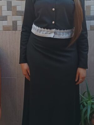 Robe Longue "Élégance Classique" – Coupe Évasée & Détails Dentelle